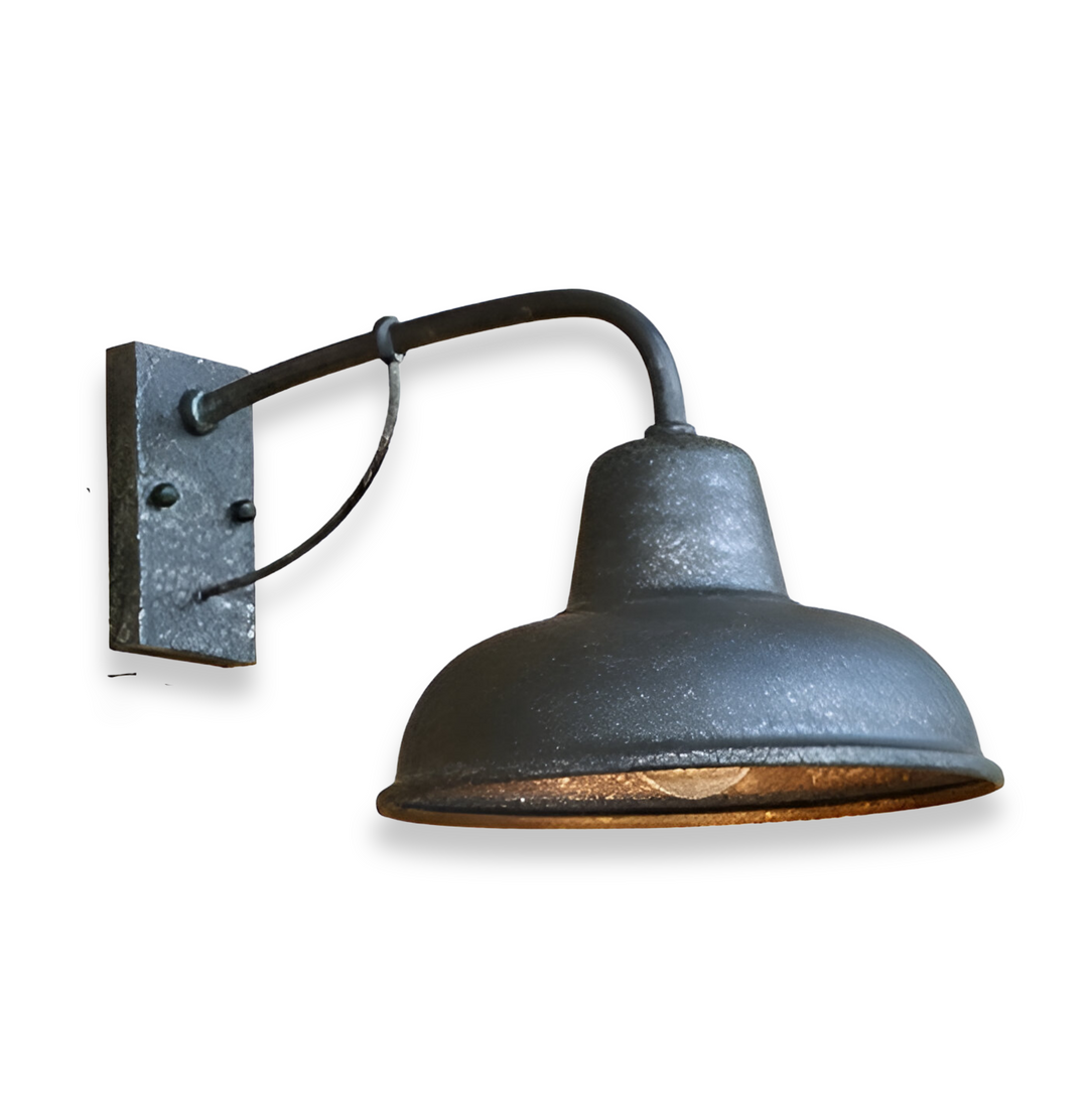 Vintage ladugårdslampa, vägglampa i rustik stil. Lämplig för all typ av utomhusbelysning.