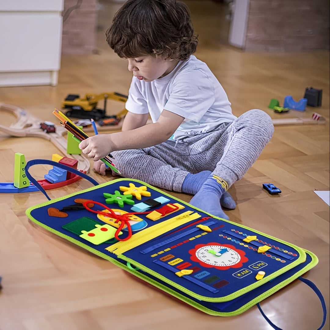 Barn som leker med den sensoriska aktivitetsväskan