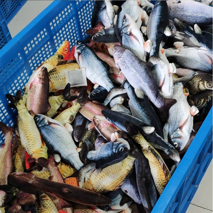 Interaktiv fjäderfisk kattleksak med kattmynta för lekfull stimulans.