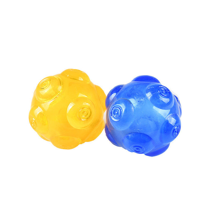 Slitstark interaktiv boll med ljudeffekt. Perfekt husdjursleksak som skapar aktivitet för hund och valp inomhus.