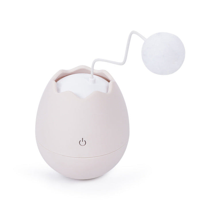 Kompakt interaktiv kattleksak med snurrande boll, perfekt för små utrymmen och alla kattraser.