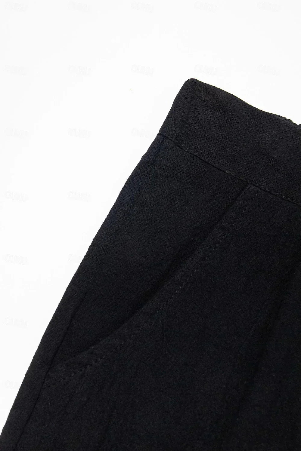 Detaljbild på tyg och sömmar i eleganta herreshorts för sommaren