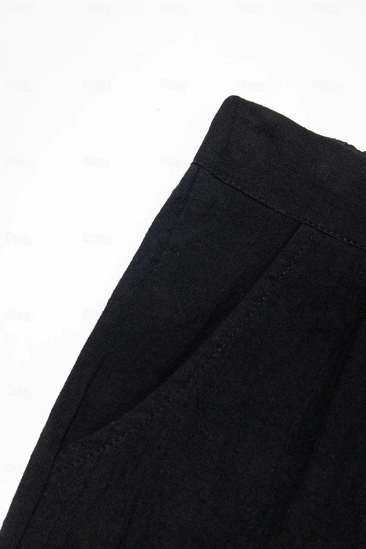 Detaljbild på tyg och sömmar i eleganta herreshorts för sommaren