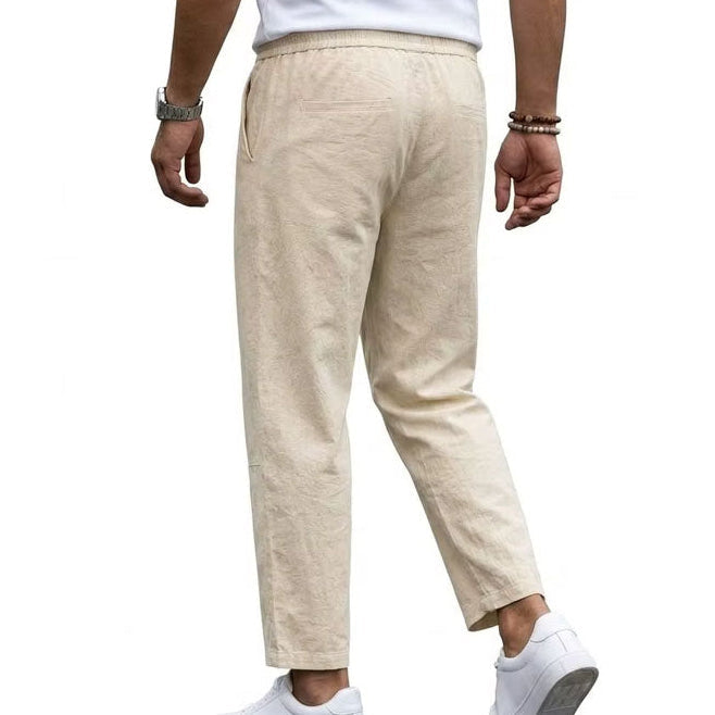 Helbild på croppade wide-leg byxor för män i stilren svart vardagsdesign