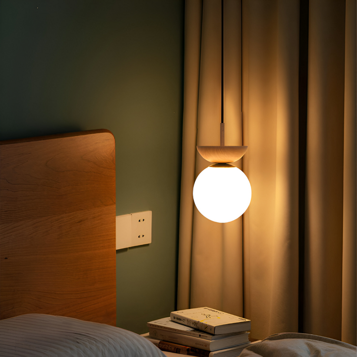 Elegant Perle pendellampa LED, för modern heminredning. Japansk design med valnötsdetaljer.