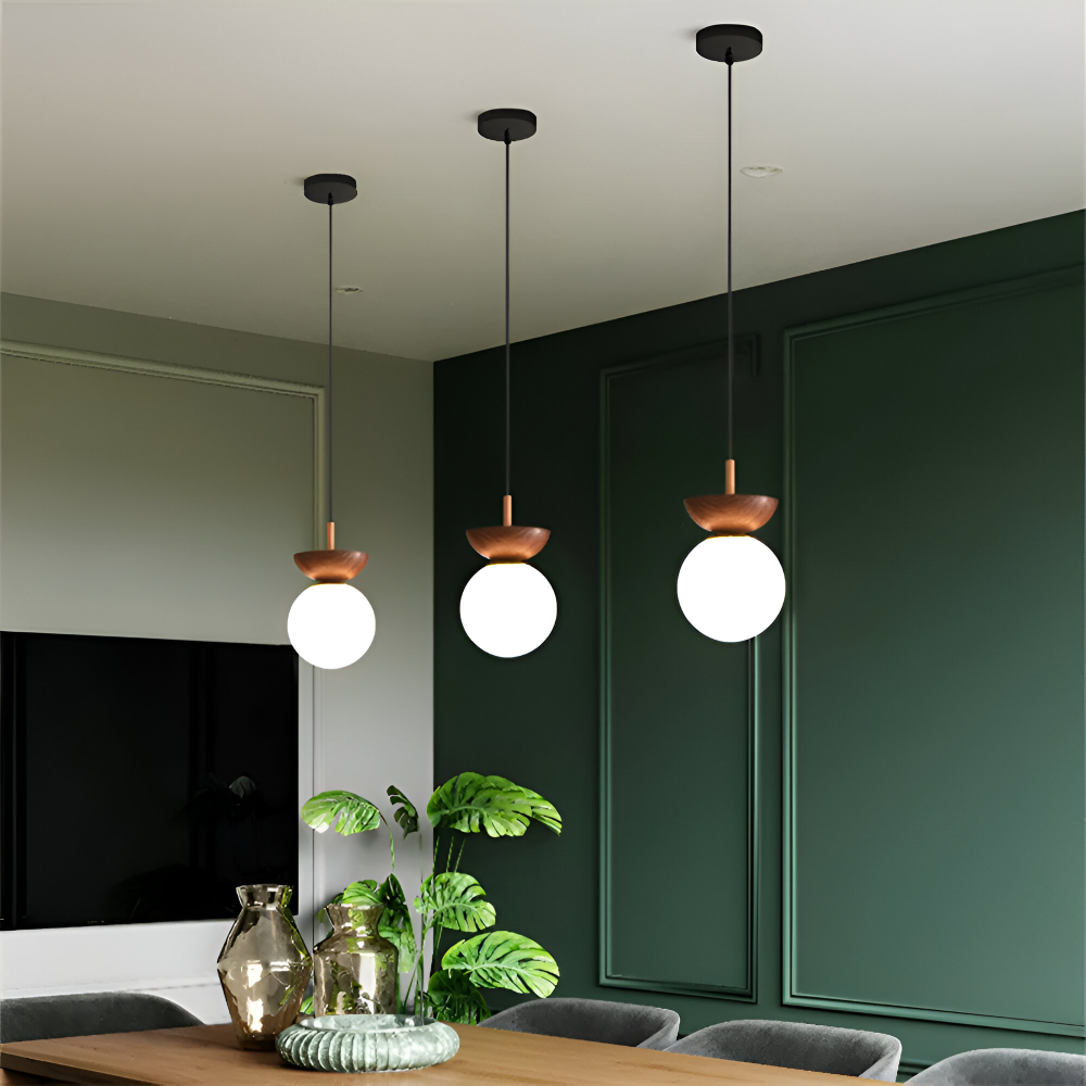 Vacker Perle LED-lampa, takmodell. Orb-design, trä & valnöt. Modern japansk belysning inomhus.