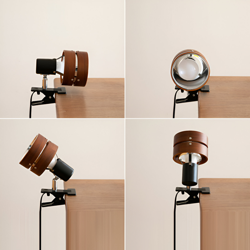 Japanskinspirerad klämlampa monterad på hylla, justerbar design i trä för accentbelysning.