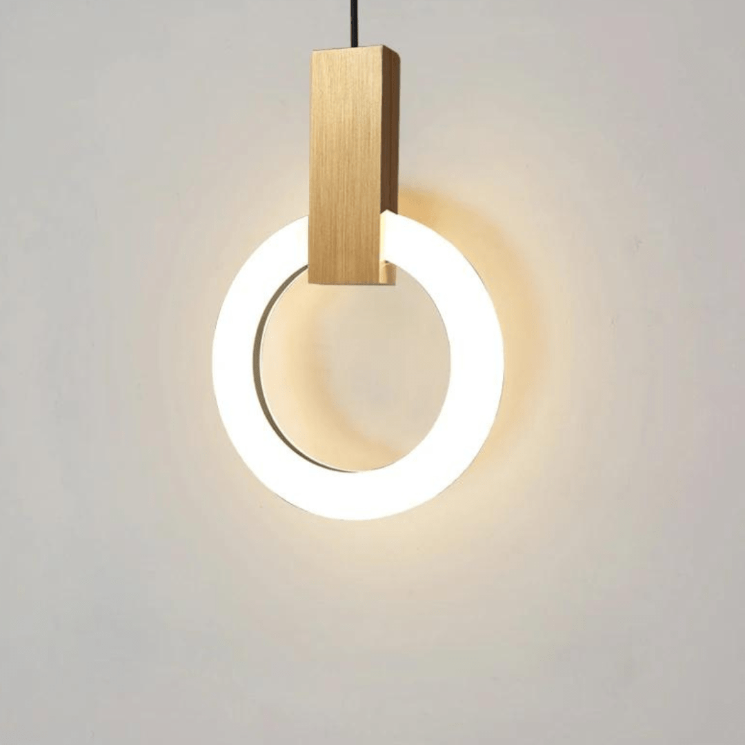 Elegant taklampa med varmt ljus i minimalistisk stil som sprider behaglig belysning
