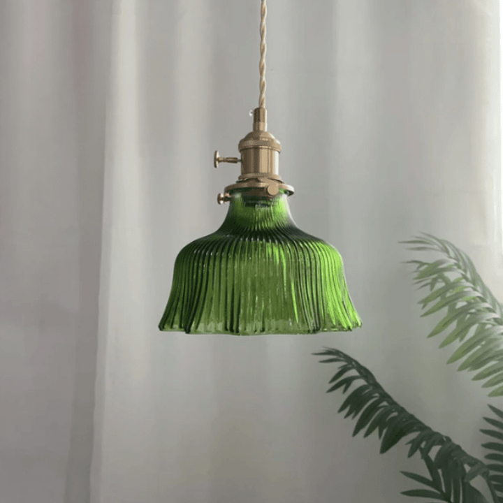 Grön vintage hänglampa i glas med skandinavisk design
