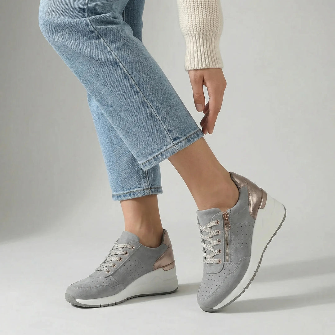 Jasmine damsneaker bakifrån, visar förstärkt hälkappa för stabilt ortopediskt stöd och komfort.