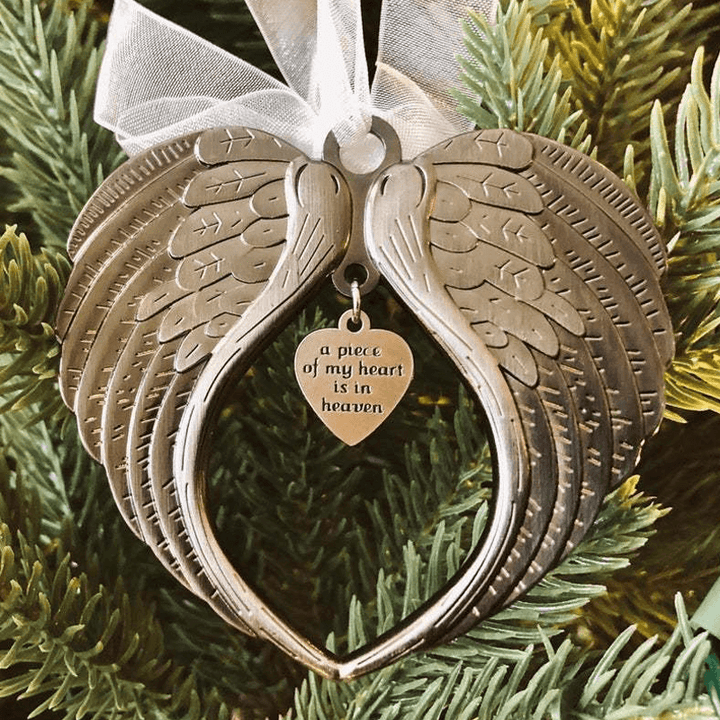 "Julängel Vingarklocka med antik design och nostalgi, elegant guld- och silverfinish, perfekt juldekor för granen."