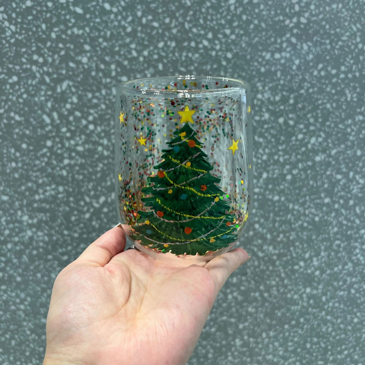 Julgran Glasmugg med flytande glitter, glas formad som en julgran, perfekt för julstämning, dubbelväggig isolering.