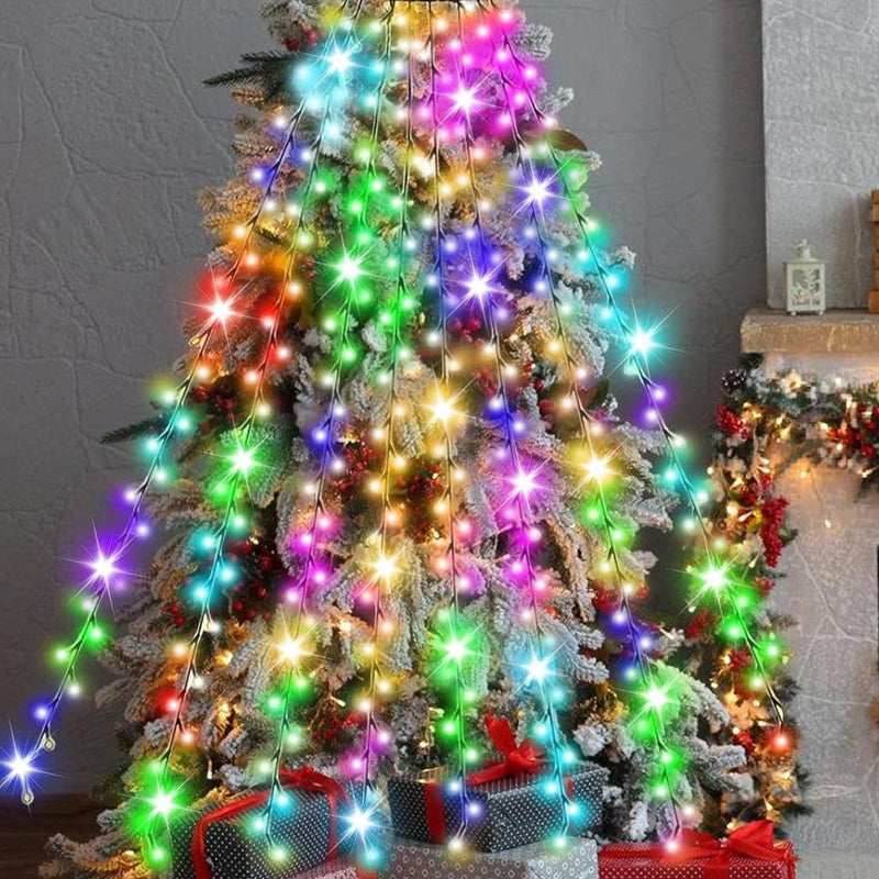 Julgransbelysning med vattenfallseffekt och fjärrkontroll, LED-lampor i varma vita och färgglada nyanser, enkel installation runt granen.