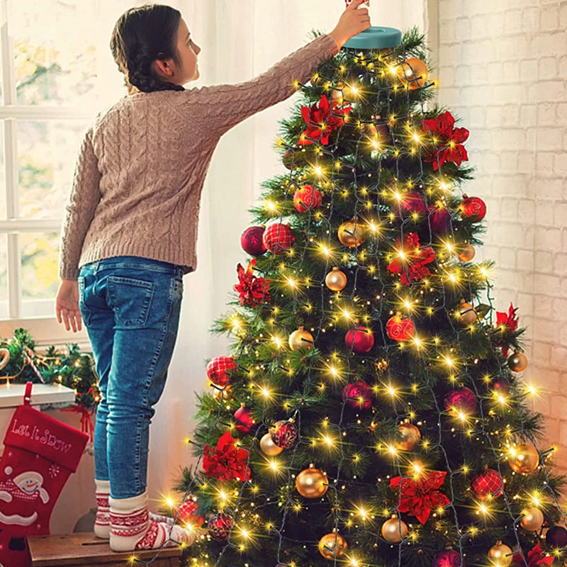 Julgransbelysning med vattenfallseffekt och fjärrkontroll, LED-lampor i varma vita och färgglada nyanser, enkel installation runt granen.