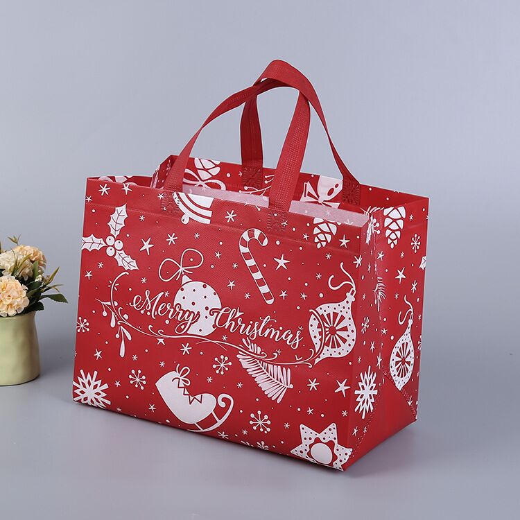Julig presentpåse i ovävt tyg med slumpmässiga färgglada mönster, perfekt för julklappar, slitstark och återanvändbar accessoar.