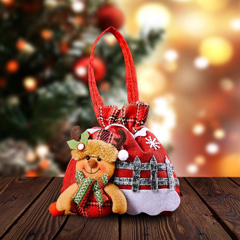 "Julklappspåsar i plysch och burlap med dragsnöre, perfekt för små gåvor, finns i snögubbe, jultomte och renar."