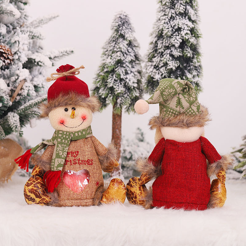 "Julklappspåsar med dragkedja, snögubbar och tomtenissar, i robust tyg, för dekorativ och säker julklappsinslagning."