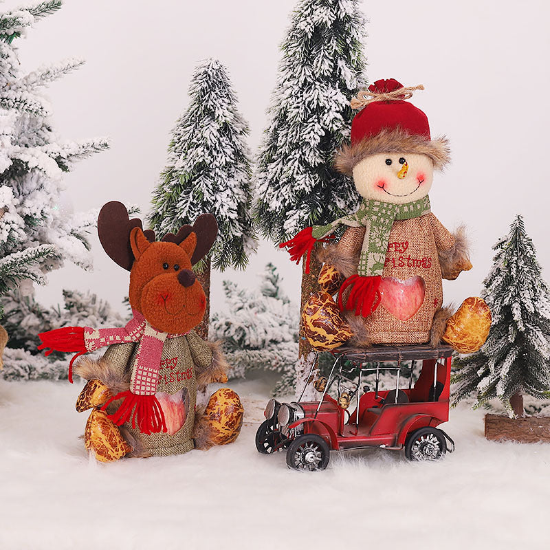 "Julklappspåsar med dragkedja, snögubbar och tomtenissar, i robust tyg, för dekorativ och säker julklappsinslagning."