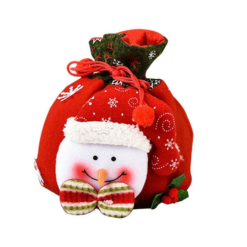 "Julklappspåsar med Jultomte, Ren, Snögubbe och Nallebjörn mönster, perfekta för att dekorera och ge gåvor till jul."