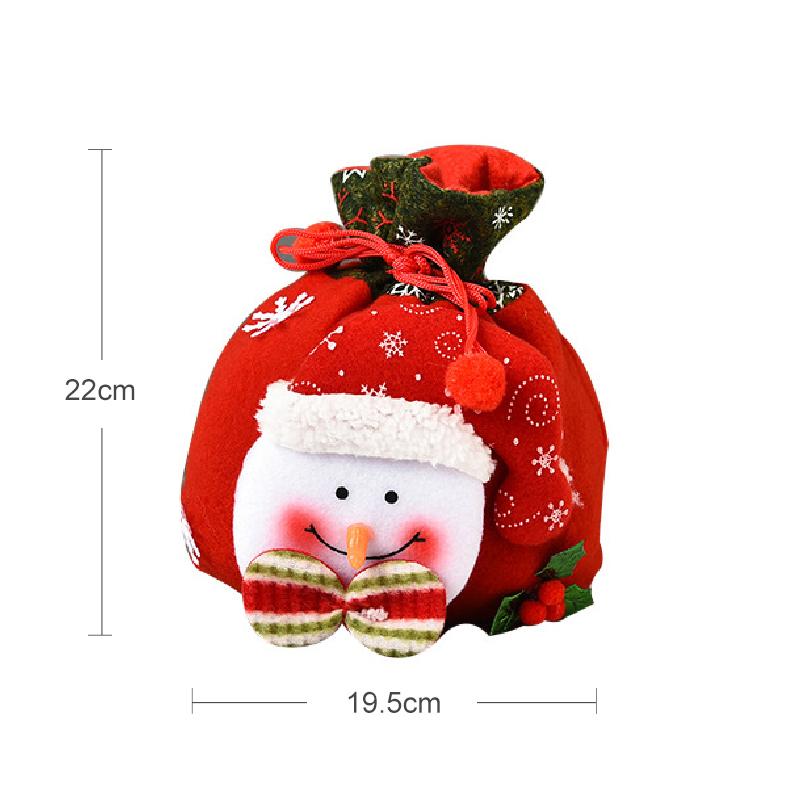 "Julklappspåsar med Jultomte, Ren, Snögubbe och Nallebjörn mönster, perfekta för att dekorera och ge gåvor till jul."