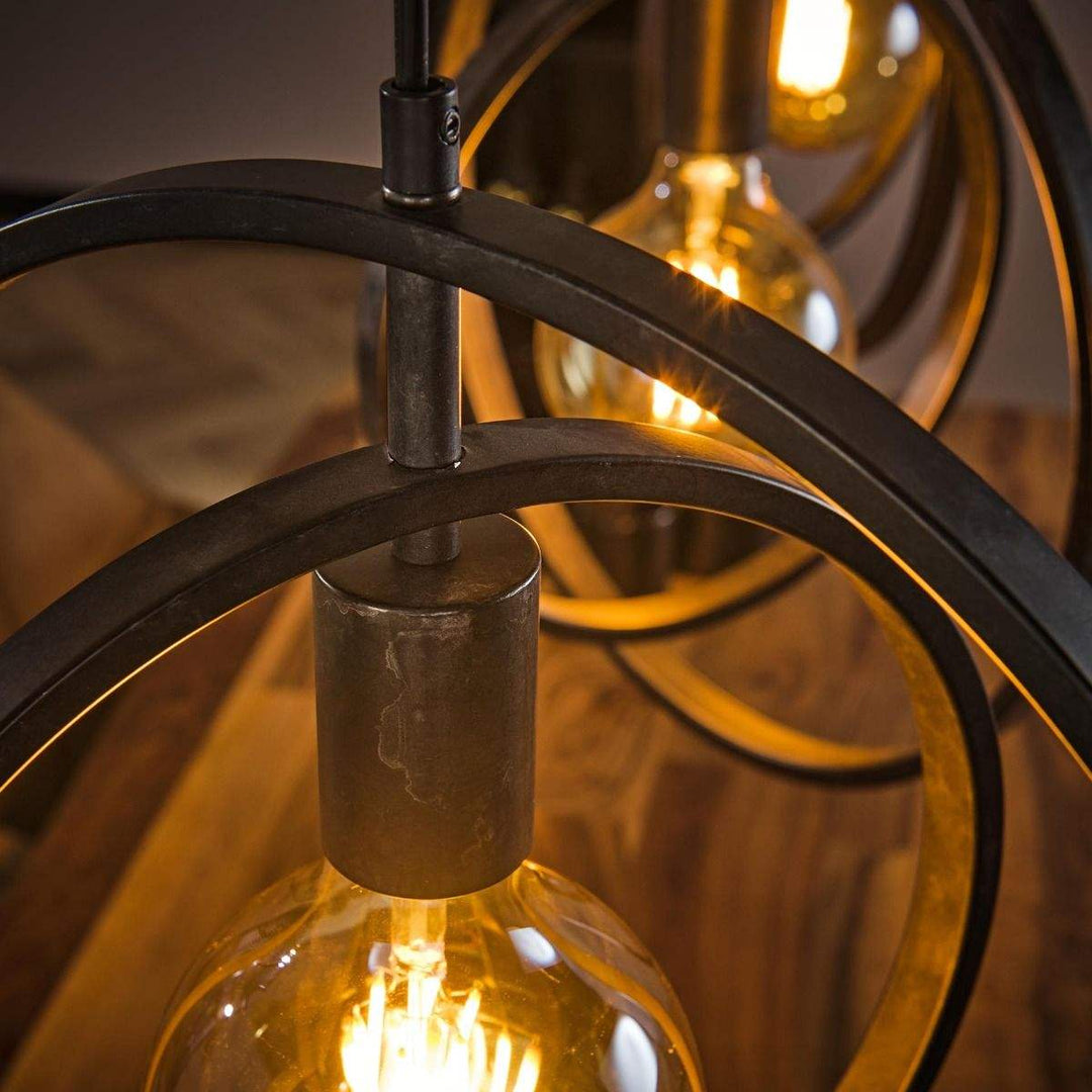 Detaljbild på lamphållare och design på taklampan Star