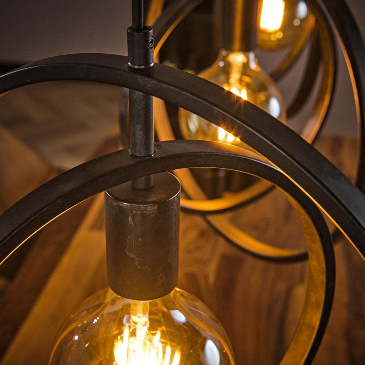 Detaljbild på lamphållare och design på taklampan Star