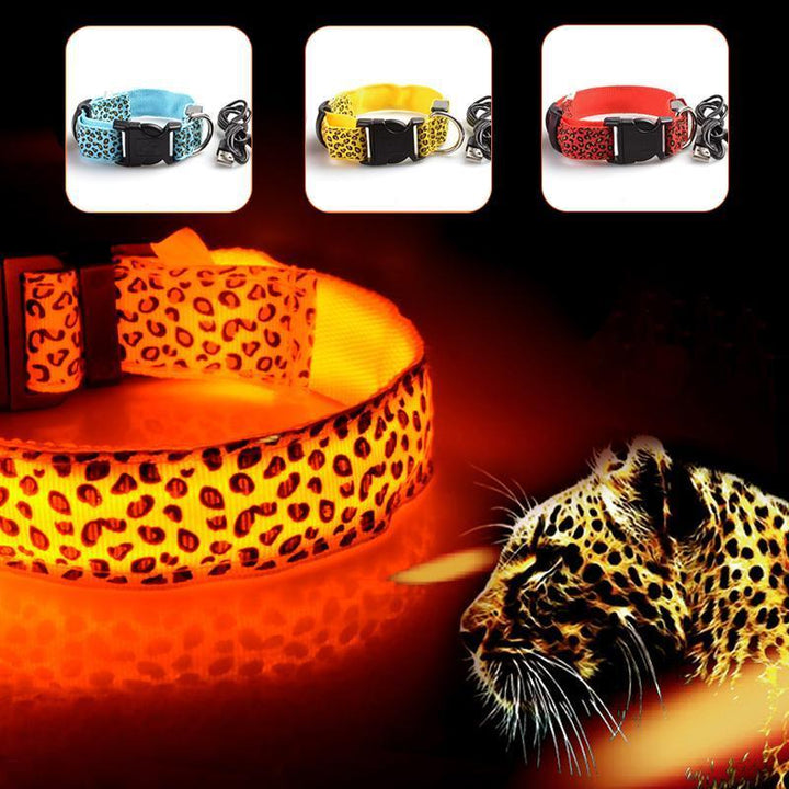 "Justerbart LED hundhalsband för nattbruk, nylon, synligt i mörker med blått, rött eller gult ljus, unisex design."