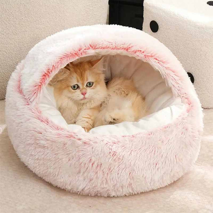 Mjuk kattgrotta i plysch för avkoppling. Varm och trygg husdjurssäng med tak för din katt.