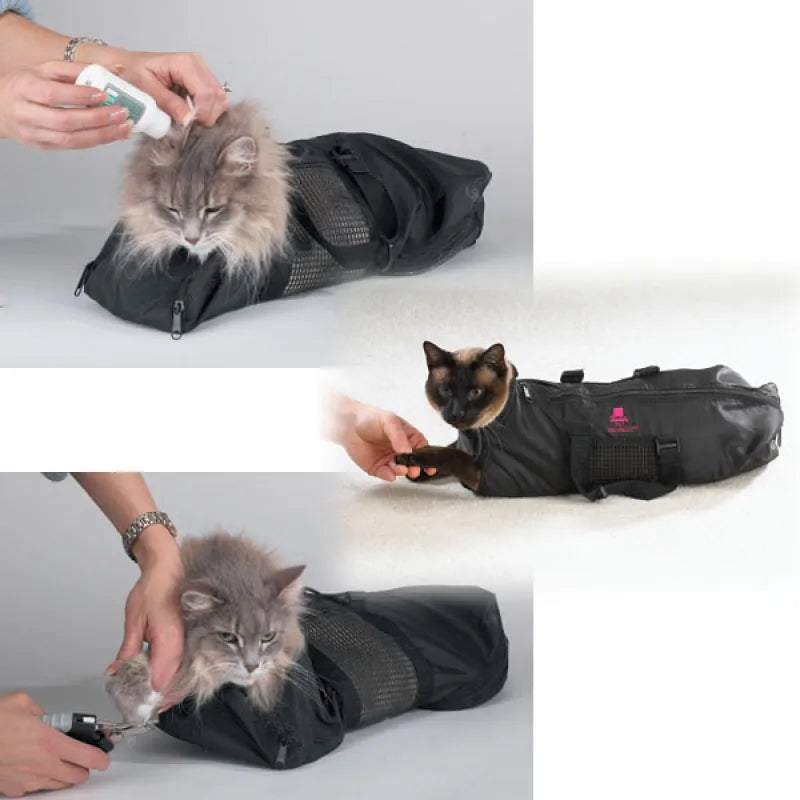 Hand demonstrerar öppning av kattklippningsväska. Ergonomisk design för enkel & säker kattvård hemma.