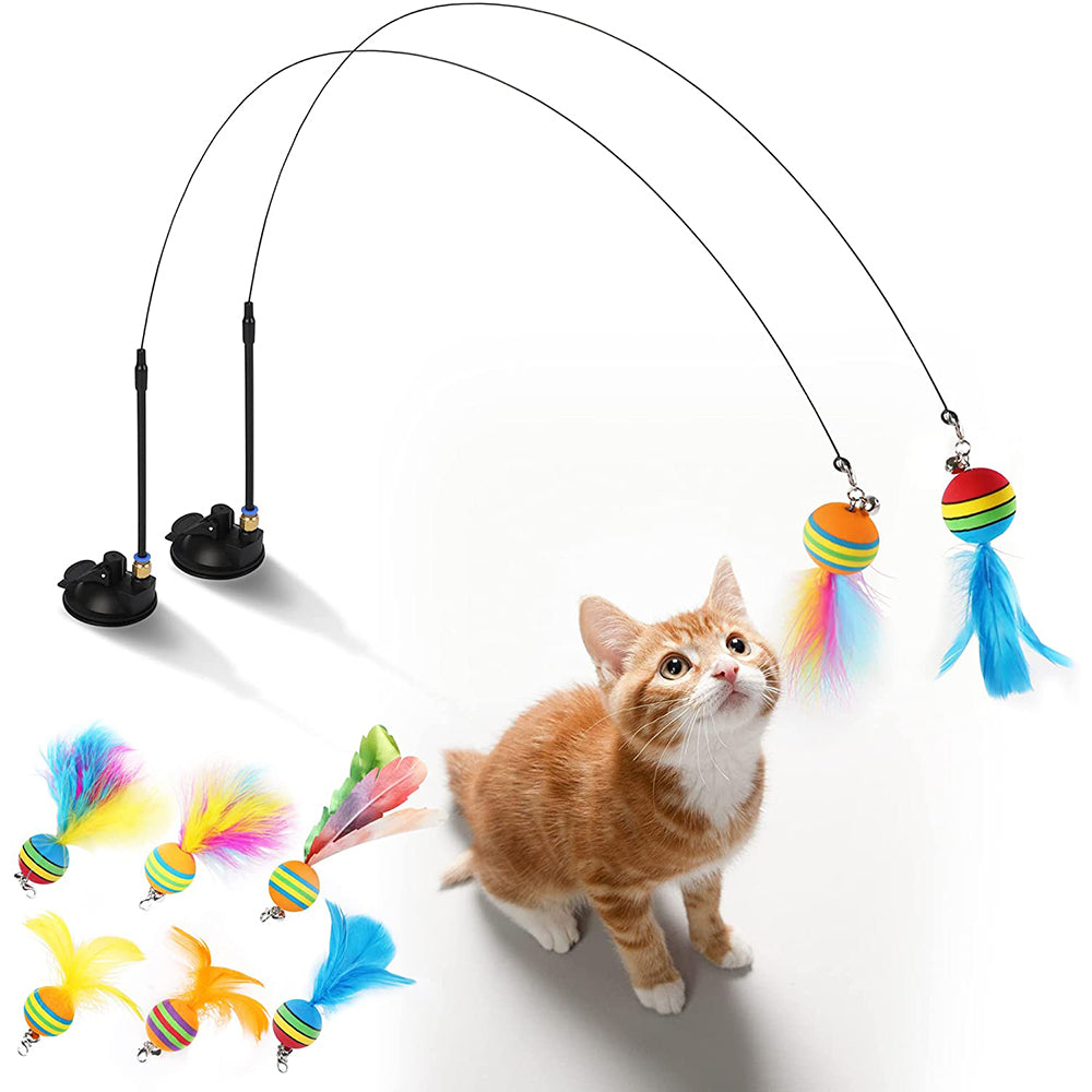 Interaktiv fjäderbollsleksak med sugkopp som stimulerar kattens jaktinstinkt.