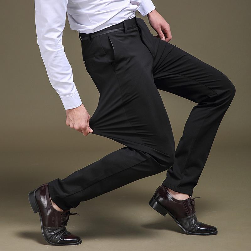 "Klassiska herrchinos framifrån, superstretch i bomull/spandex, bekväm passform, mångsidig stil för alla tillfällen."