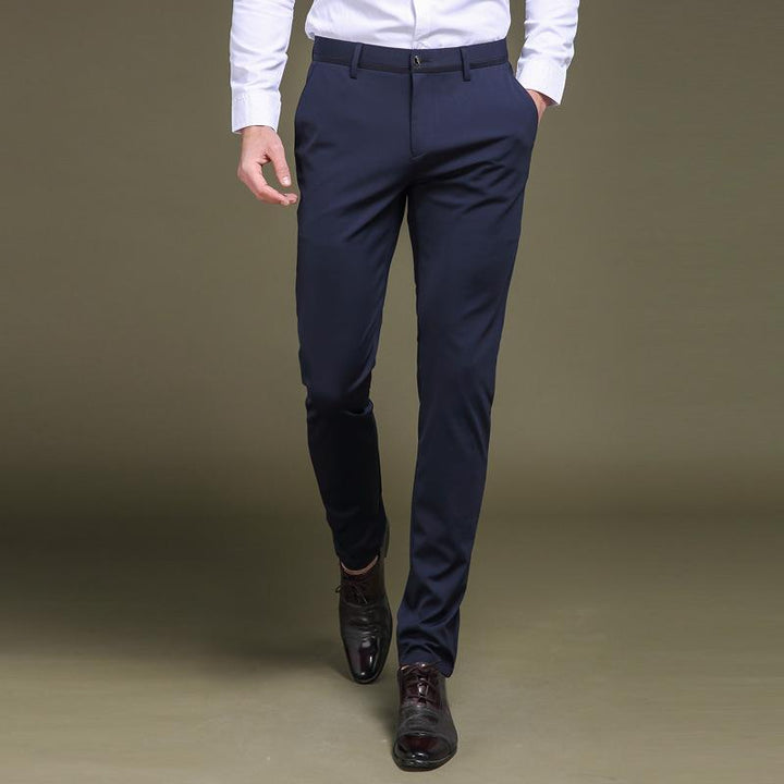 "Klassiska herrchinos framifrån, superstretch i bomull/spandex, bekväm passform, mångsidig stil för alla tillfällen."