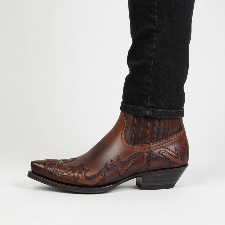 Stilrena unisex cowboystövlar i äkta läder. Klassiska westernboots i tidlös design för alla.