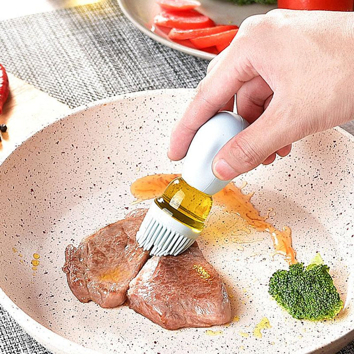 Matlagningsoljeflaska med borste i silikon och PE-material, perfekt för köket.