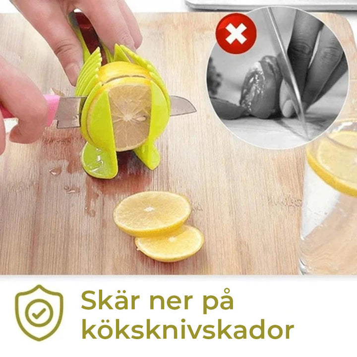Köksverktyg för snabb slicing i grön och svart ABS-plast, med ergonomiska handtag, för säker och snabb skärning av frukt och grönsaker.