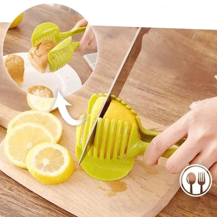 Köksverktyg för snabb slicing i grön och svart ABS-plast, med ergonomiska handtag, för säker och snabb skärning av frukt och grönsaker.