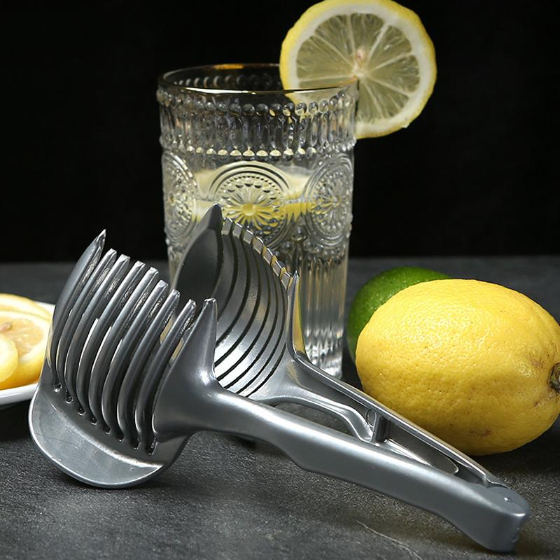 Köksverktyg för snabb slicing i grön och svart ABS-plast, med ergonomiska handtag, för säker och snabb skärning av frukt och grönsaker.
