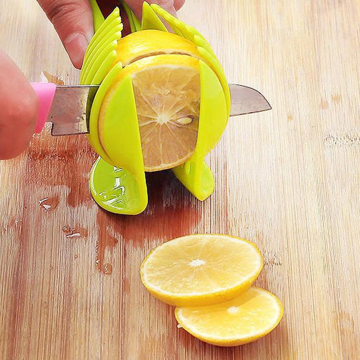 Köksverktyg för snabb slicing i grön och svart ABS-plast, med ergonomiska handtag, för säker och snabb skärning av frukt och grönsaker.