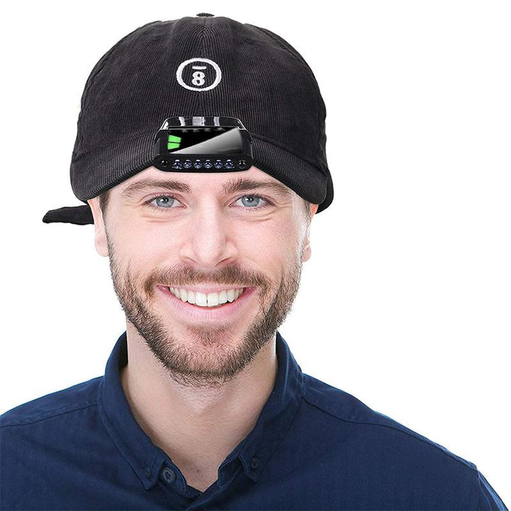 Kompakt svart klämm-på LED-hattlampa med geststyrd teknik, justerbar vinkel och USB-laddning för handsfree belysning.