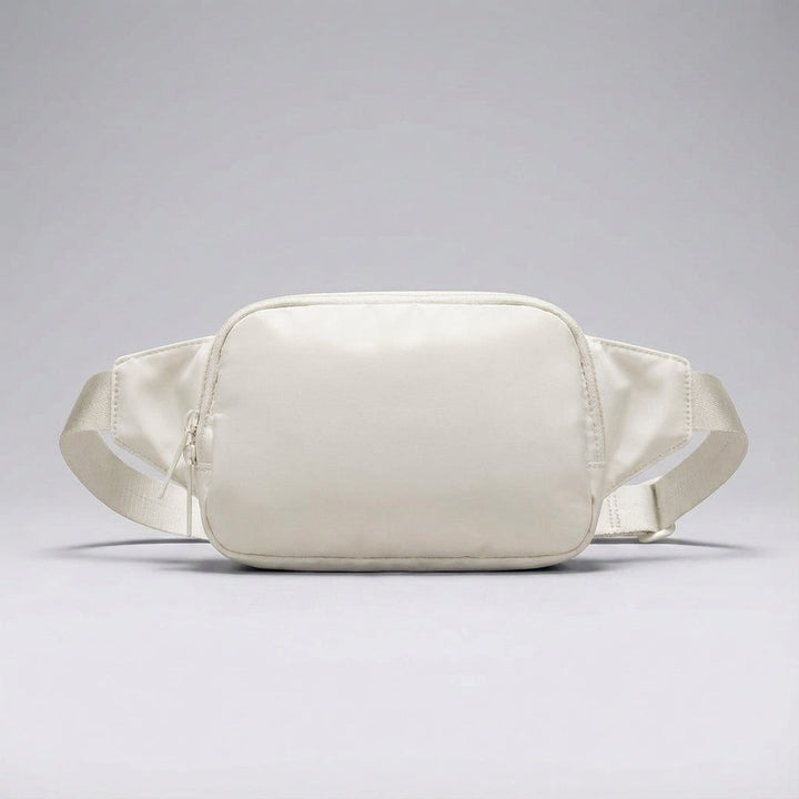 Stilren, kompakt nylon fanny pack för vardagsbruk. Håller dina tillbehör organiserade & lätta att nå.