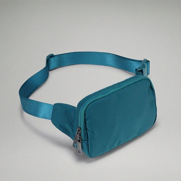 Ergonomisk baksida av unisex nylon midjeväska, designad för komfort under längre tids användning.