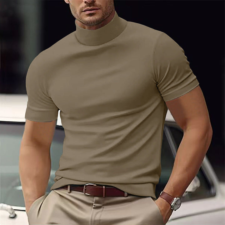 Herrtopp med kort ärm och snygg polokrage. Liam t-shirt som passar för både casual och stilren vardag.
