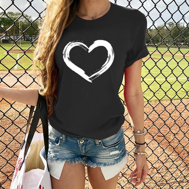 Dam T-shirt med hjärttryck i svart, grå, röd, rosa och mörkgrön färg med ett stort hjärttryck.