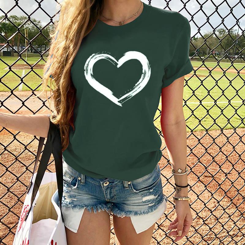 Dam T-shirt med hjärttryck i svart, grå, röd, rosa och mörkgrön färg med ett stort hjärttryck.