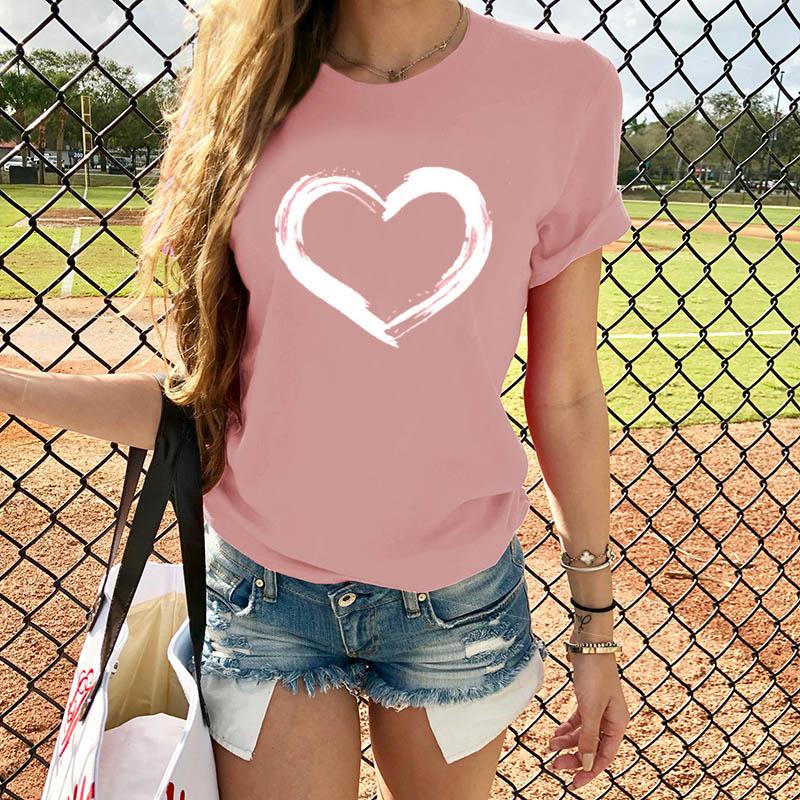 Dam T-shirt med hjärttryck i svart, grå, röd, rosa och mörkgrön färg med ett stort hjärttryck.