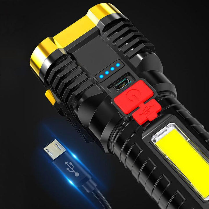 Kraftfull vattentät ficklampa med stark ljusstyrka, ABS-konstruktion och USB-laddning för utomhusäventyr.
