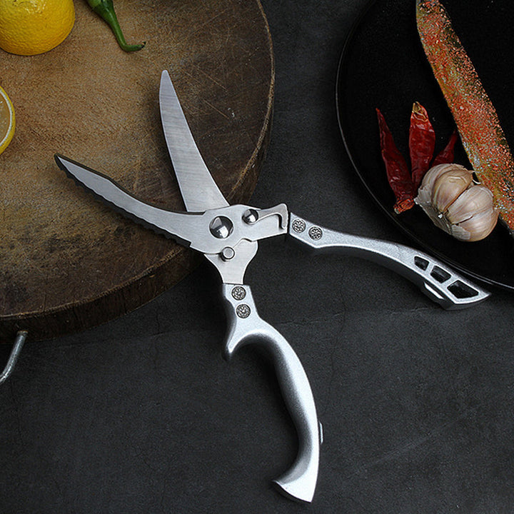 "Kraftiga kökssaxar i rostfritt stål, ergonomisk design, skarp blad för kycklingben och kött."