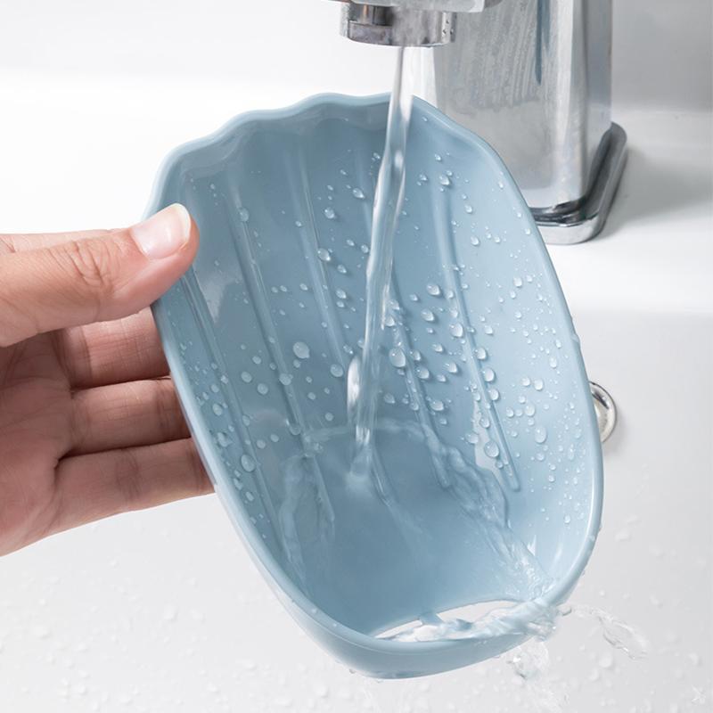Kreativ vridbar tvålhållare i skaldesign och flera färger, justerbar för optimal dränering i badrum och kök.