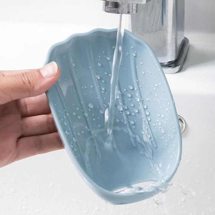 Kreativ vridbar tvålhållare i skaldesign och flera färger, justerbar för optimal dränering i badrum och kök.