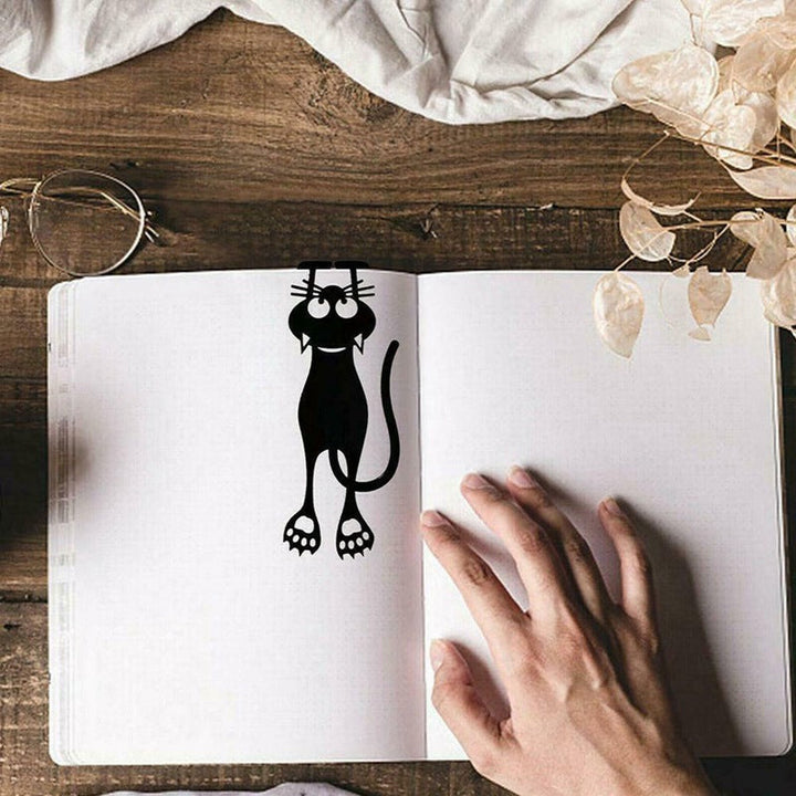 "Kreativt utklippt svart kattbokmärke i elegant siluett, perfekt för bokälskare och som present till kattälskare."